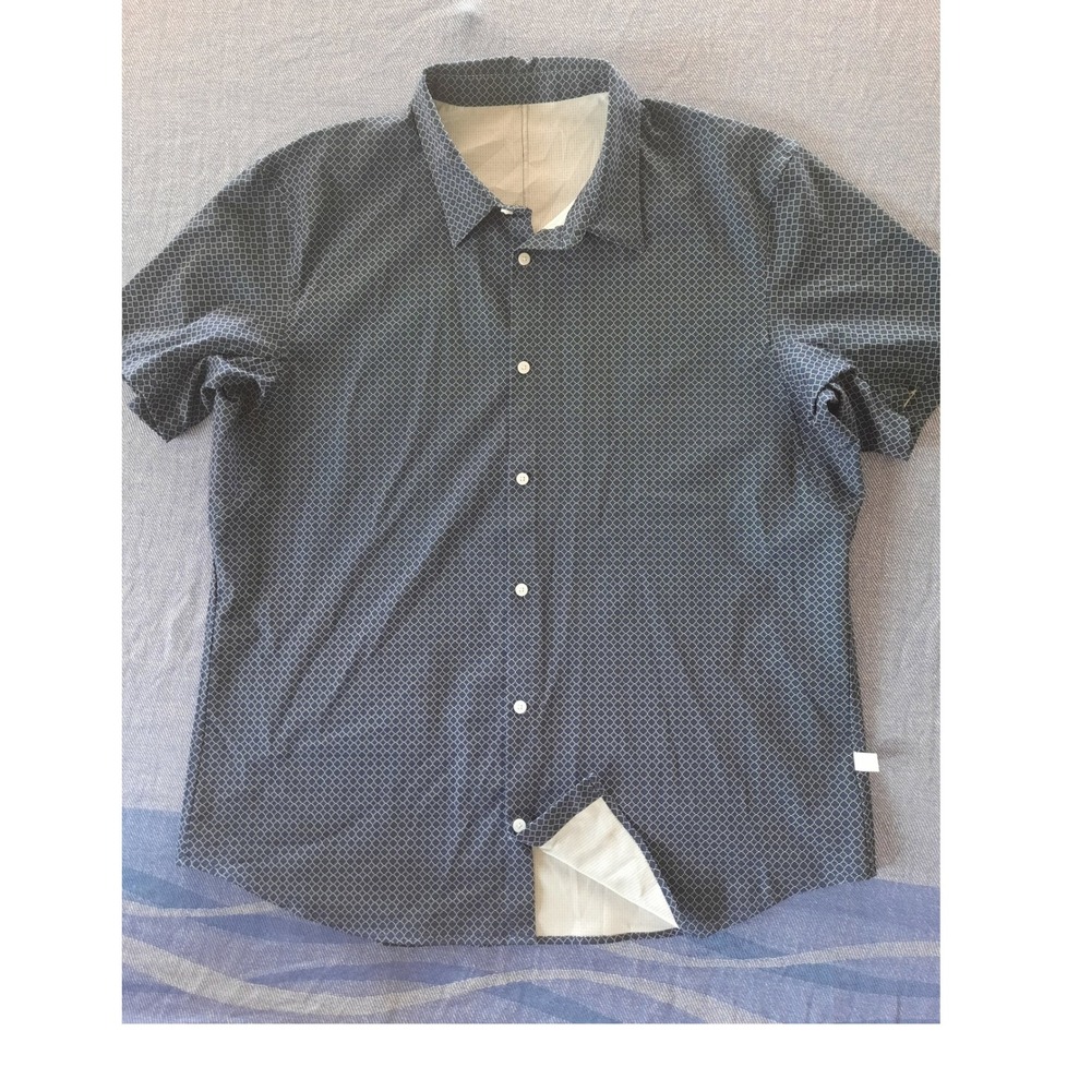 Lululemon Men Short Sleeve Button Down Shirt Navy Blue Geometric Print XL SEE